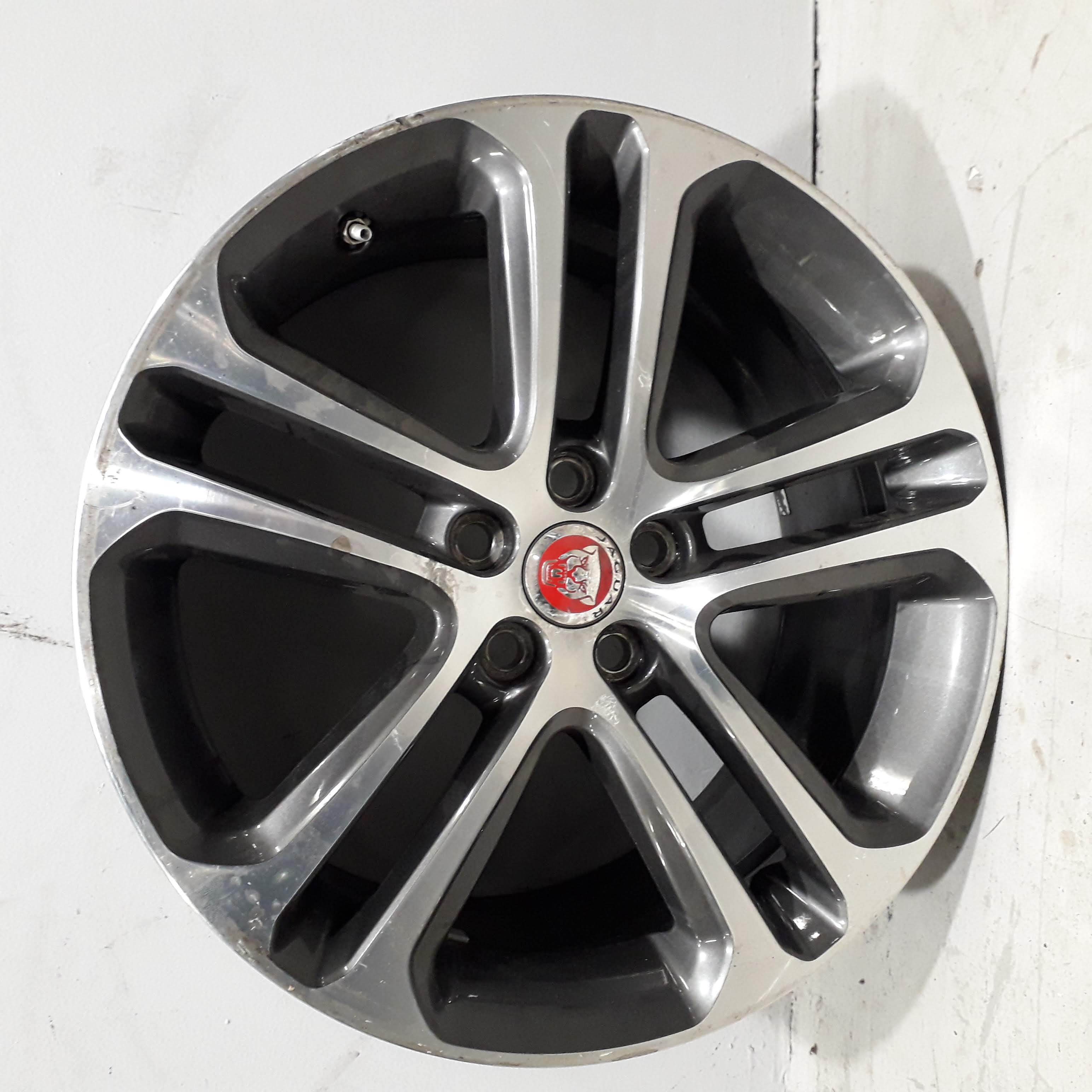 Second-hand rim from JAGUAR