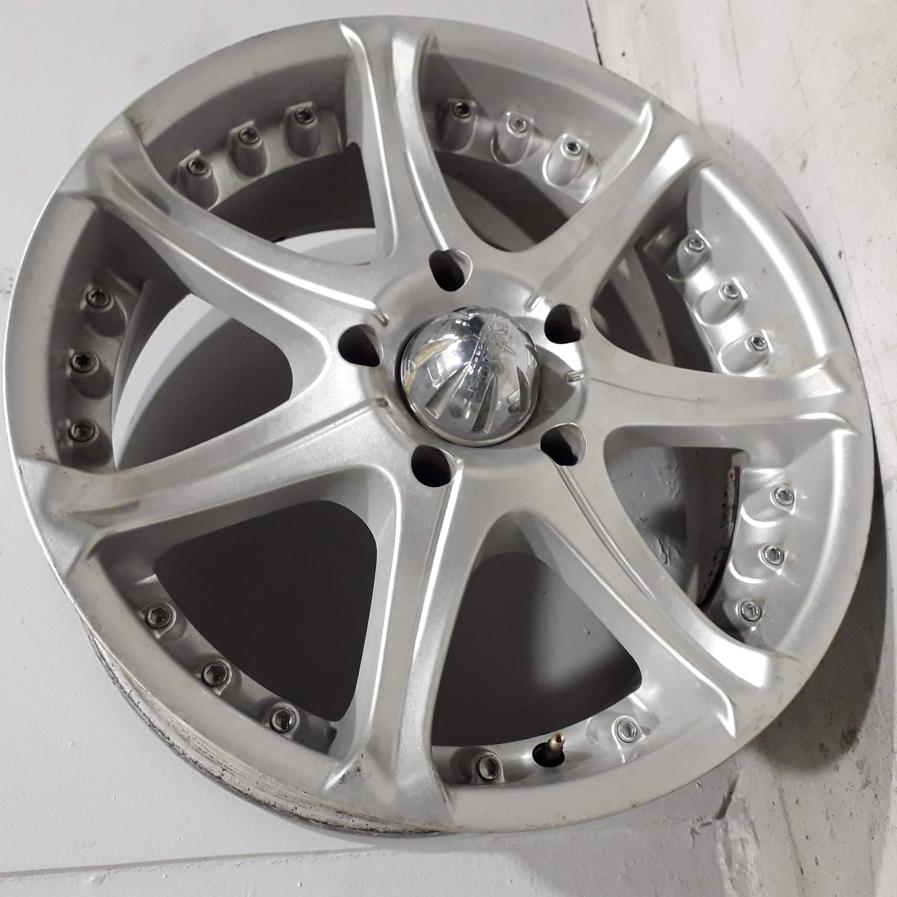 Second-hand rim from Devino